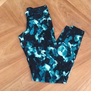 NWT. Old Navy Compression Active pants. small